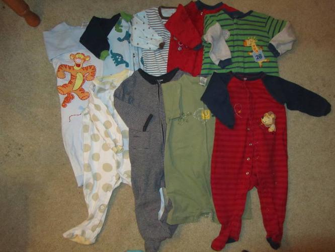 12-18 month boys Sleepers and Onesies in GREAT condition!