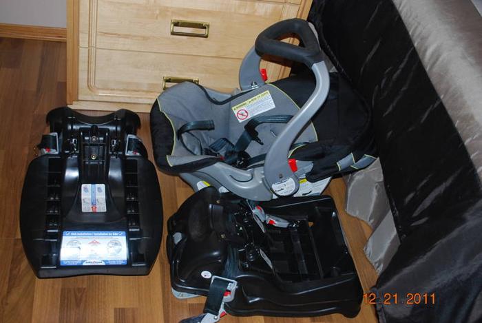 Baby Trend Expedition Rear Facing Car Seat w/ 2 Bases