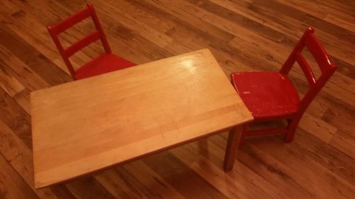 Children's solid wood table and chair set