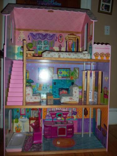 Doll House and accessories!!