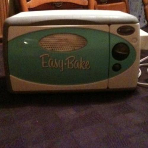 Easy Bake Oven - used only once!