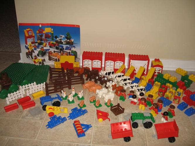 LEGO 9133 Duplo Farm With 118 pieces