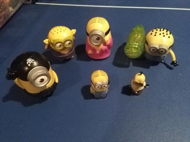 Minion figurines