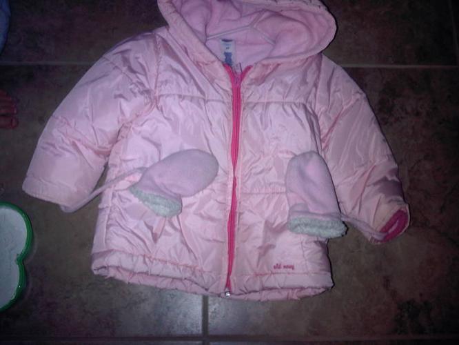 Old Navy Girls Winter Jacket Size 3T with mitts