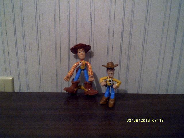 Pixar: Toy Story: Woody small 2 lot - USED