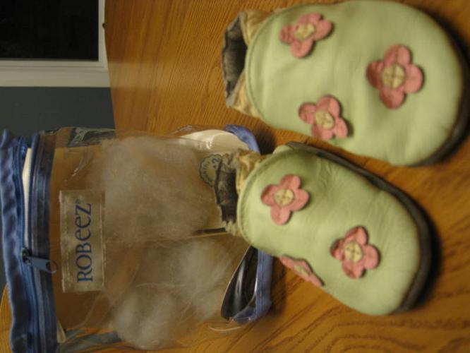 robeez slippers 6-12mths
