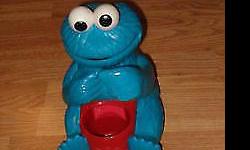 1999 Hasbro Sesame Street Playskool Count 'N Crunch Cookie Monstercookie,jim henson muppet
monster askfor cookie and thank you for the cookie .
hard plastic cookie
monster ,13 cookie come with the game.push on cookie hand and cookie will place the cookie