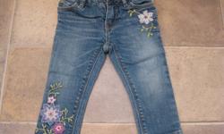 Baby Gap Skinny Jeans 12-18 Months With Adjustable Waist. Embroidered flowers on legs, back pocket and front pocket. If you have any questions feel free to call, text or email