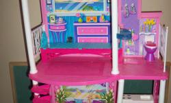 very good condition barbie beach house