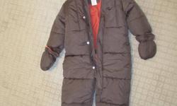 Boy's snowsuit by Joe Fresh - never used - perfect condition. From pet-free and smoke-free home. Includes buttoned mitts and booties.
 
Asking $20 - pick up in Varsity area.