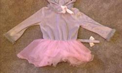 Super cute!
Perfect for Halloween or your dress up box!
fits 4-small 6