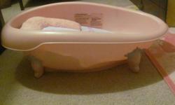 PRINCESS CLAWFOOT TUB. EXCELLENT CONDITION. LIKE NEW CONDITION. SMOKE FREE AND PET FREE HOME. INCLUDES THE TUB CUSHION INSERT AND THE 2 TOYS,I THINK I STILL HAVE THE PACKAGING IT CAME IN MAYBE.