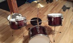 Ages 1-8
Includes: 2x tom drums, floor tom drum, bass drum, snare drum, brass symbol, swivel stool
Damage to the floor Tom drum so it was taped.
Lots of fun and lots of noise.
$45 firm