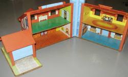 "FISHER PRICE" Little People Doll House
Accessories NOT INCLUDED. THESE ARE EASILY FOUND AT ANY $$ STORE THESE DAYS.
GREAT XMAS GIFT FOR ANY LITTLE GIRL !
Fisher Price Little People Doll House-Model# 952. Made in U.S.A. 1969,1980 FISHER PRICE TOYS
It is
