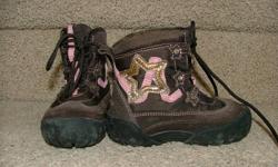 Get ready for winter with these girls brown with pink lace up winter boots in Size 7. Great Condition!
