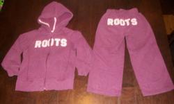 Girls Purple Roots Hoodie and sweat pants size 4T. Worn well but still in good condition.
Asking $10.00 but will accept best offer