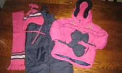 In really good condition size 3T comes with toque, scarf and mitts. The mitts can be removed.