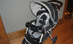 $165
Stroller and carrier, + car base.
Large basket underneath.
Lightweight
Neutral colour
Excellent condition.
204-221-8540