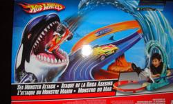 Hot Wheels Sea Monster Attack
cars take a ride on the wild, looping 'wave' but must beware of the chomping killer whale
portable set folds for storage
requires 4 'D' batteries, not included
ages 5 years and up
Brand New in Box - Never opened
Retails for
