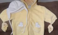 For Sale
1st Photo
Yellow Infant Duck Fall suit,
Size 6m (or 16lb) mitts are attached, comes with hat
Asking 10$
Photo 2
CARTERS brand Snowsuit
Size 18m, never worn!!
Asking 20$
photo 3
DISNEY Snowsuit
Age 3-6 months seems a bit larger, my son wore it at