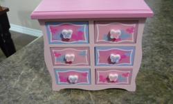 Jewellery Box for Kids
8"x8"x4"
Located in Barrhaven.