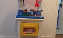 Little tikes play kitchen with accessories for sale. Serious inquiries only. This ad will be removed when item sold.
The price is firm.
THE NON SERIOUS DO NOT CONTACT