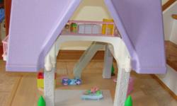 Selling a Little Tykes 2 storey Doll House .
 
includes Green Mini Van
original Mom , Dad and Baby ,,
table ,chairs and a little pool.
 
plus some extra furniture and accessories
good condition.
 
see my other ads.