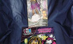 Brand NEW, still in sealed box. Never displayed or removed from box. Plus Bonus Brand New Monster High 2014 Monster Makeup Book, stickers included.
AWESOME GIFT FOR COLLECTORS!!!
Clawdeen Wolf, daughter of a werewolf. From the 2013 Frights! Camera,