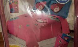 NEW Build a Bear Double/Queen Bed Set
Comforter and 2 shams for a full/queen bed - comforter converts to a sleeping bag - also has a matching set for your little ones Build a Bear
NEVER opened - $50 for everything, sold for $140 in store
