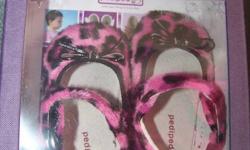 Never been used...still in box.
0-6 mths
Very cute pink and black leopard print.
Smoke Free home.
Check out my other ads.