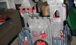 Excellent condition, all castle parts are present, missing some flags.
Comes with ten knights and one horse.
Also have other items for sale, see other ads,