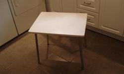 Excellent condition table, white with chrome legs. Very solid, sturdy, no rust or chips. Measurement; 24" X 18" X 21" high.
Asking $30 obo