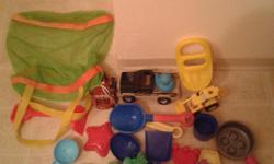 Tons of stuff in good condition for a toddler's' fun in a sandbox. Come with a pouch.