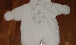 For Sale: White Fleece Snowsuit for a baby girl or boy. Warm and cozy for baby. Size 3-6 months with a snowflake pattern on the front. Asking $12.00. Contact Laura at 519 680 0835. Please check out my other ads.