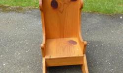 Super cute rocking chair for children in awesome condition. Looks lovely in a child's play room, living room or reading area.